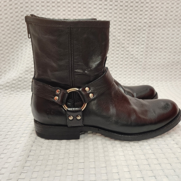 FRYE AND CO. Woman's Black Leather Ankle Boots. Size 9.5B. Like New.